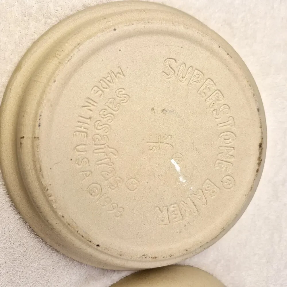 SUPERSTONE Bake & Serve, Sassafras. 1993 Lidded Chestnut/Garlic Roaster.